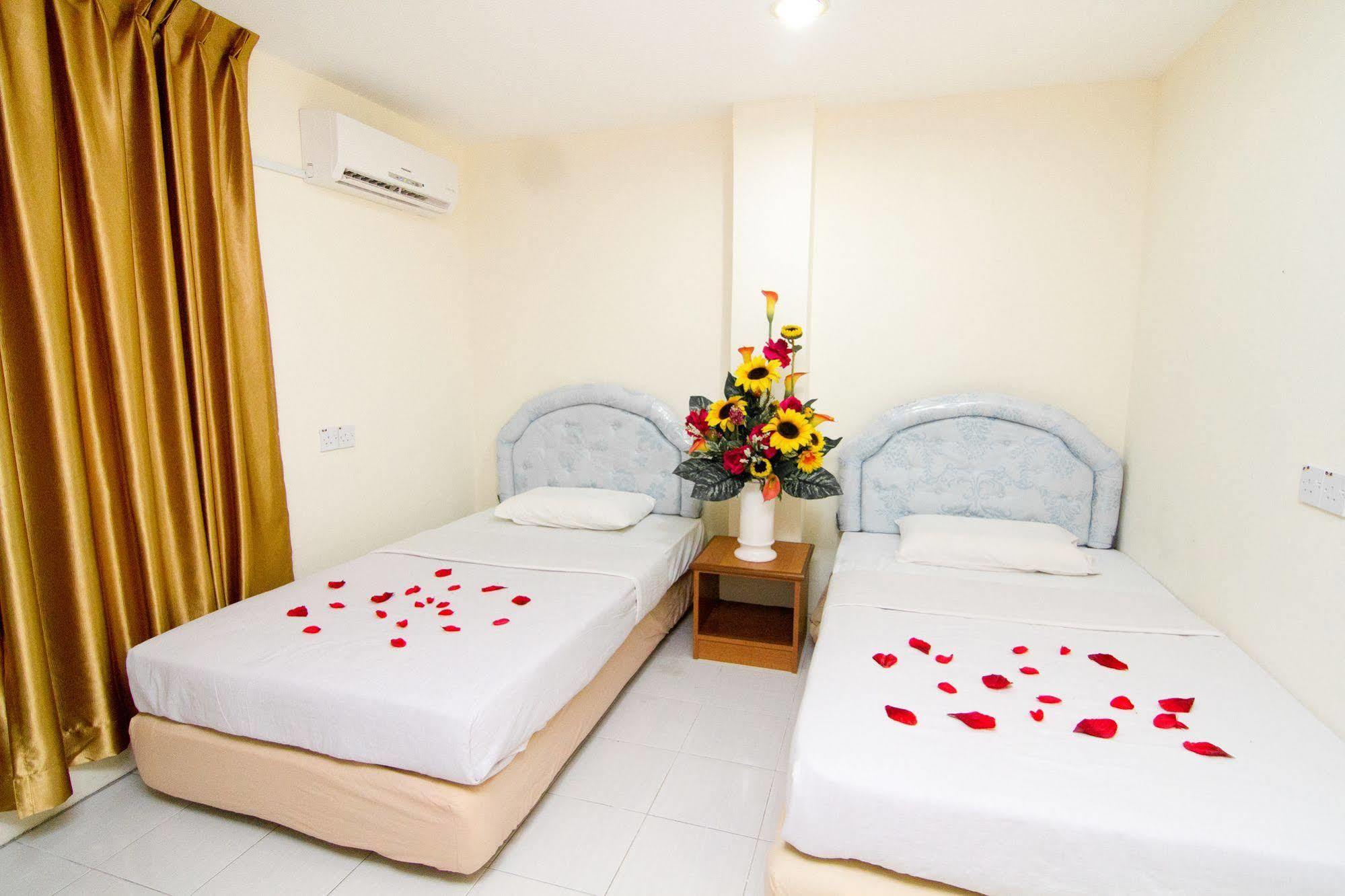 Silverwood Inn Мири Экстерьер фото